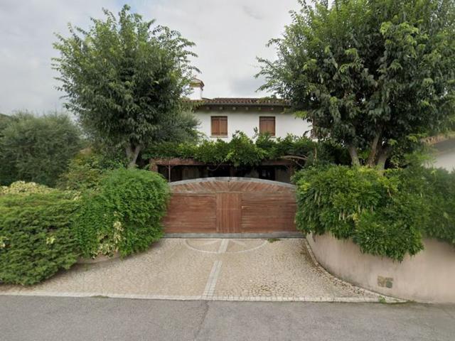 Case e ville in vendita di 631 m² in Via Villa, 28