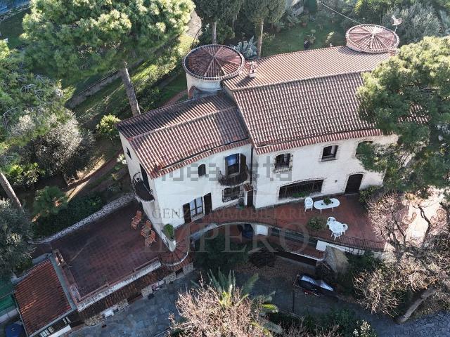 Case e ville in vendita di 631 m² in Via Vincenzo Gioberti, 11