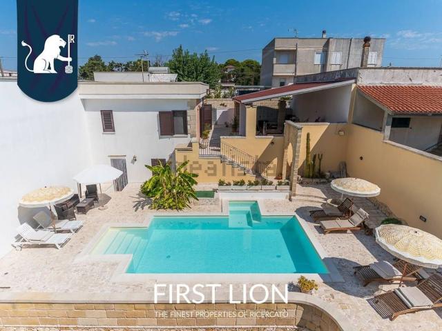 Case e ville in vendita di 640 m² in Via Aldo Moro, 30