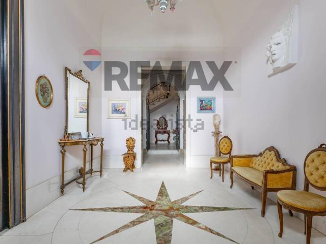 Case e ville in vendita di 640 m² in Corso Matteo Renato Imbriani, 122
