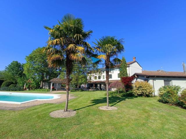 Case e ville in vendita di 642 m² in Via Padre Gamalero, 65