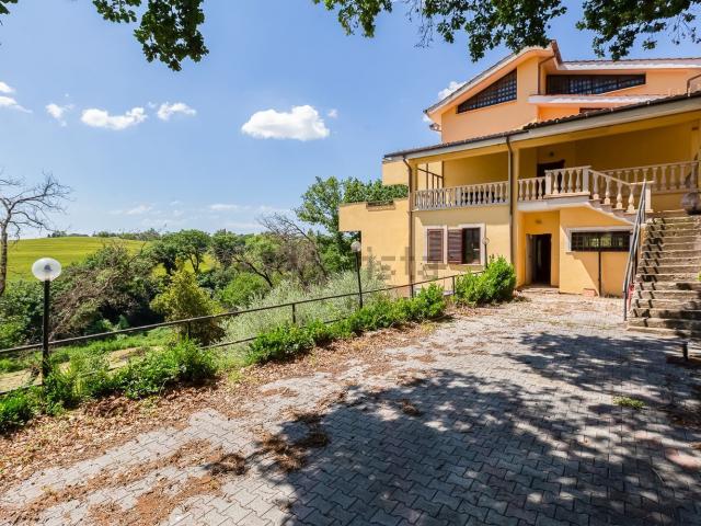Case e ville in vendita di 644 m² in Via Eremo