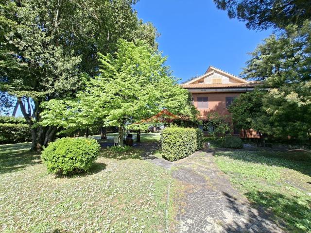 Case e ville in vendita di 645 m² in Via dei Ceraseti