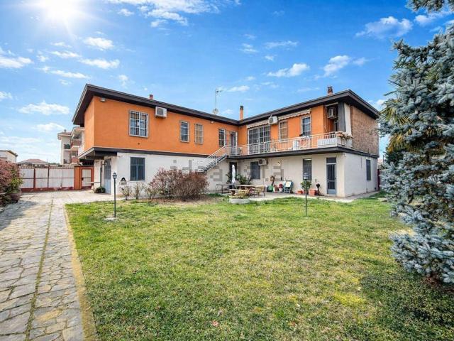 Case e ville in vendita di 646 m² in Via Poligonia, 90
