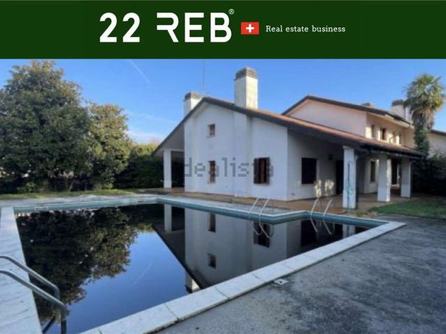 Case e ville in vendita di 649 m² in Via Roma
