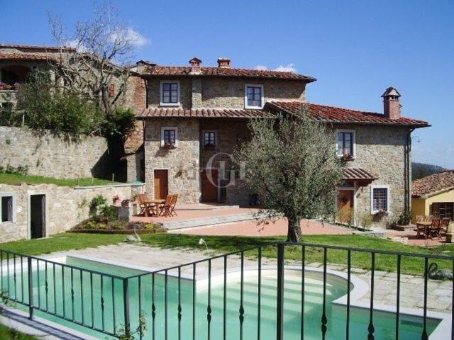 Case e ville in vendita di 650 m²