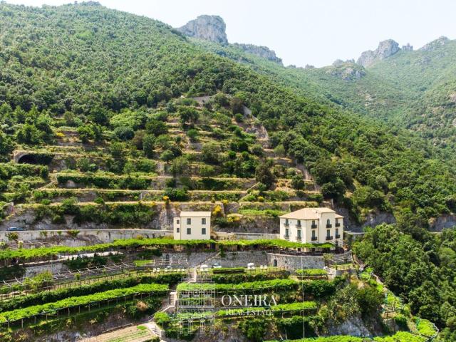 Case e ville in vendita di 650 m²