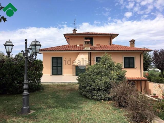 Case e ville in vendita di 650 m² in Via Colle della Cisterna, 1