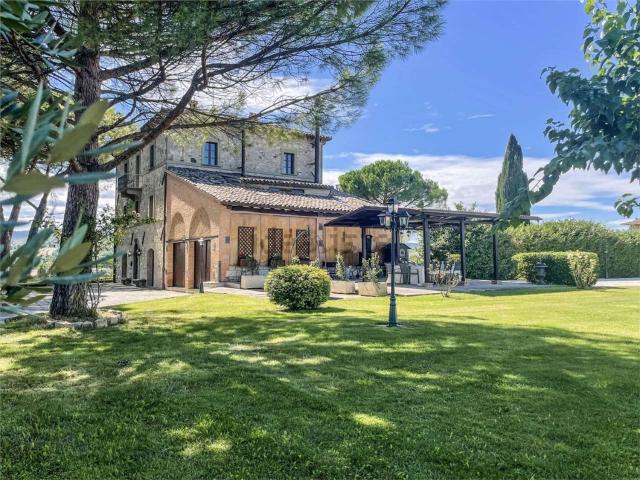 Case e ville in vendita di 650 m² in Via Circonvallazione