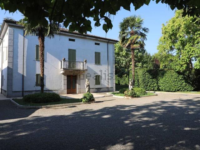 Case e ville in vendita di 650 m² in Via Cremonese