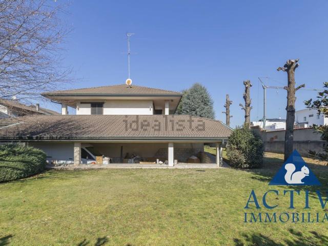 Case e ville in vendita di 650 m² in Via Arezzo, 7