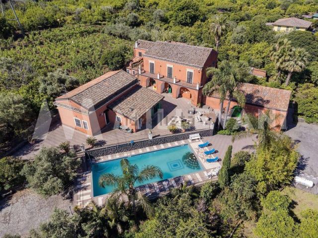 Case e ville in vendita di 650 m² in Via Giordano Bruno