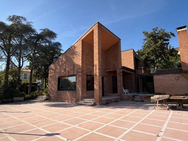 Case e ville in vendita di 650 m² in Via dei Ligustri, 55