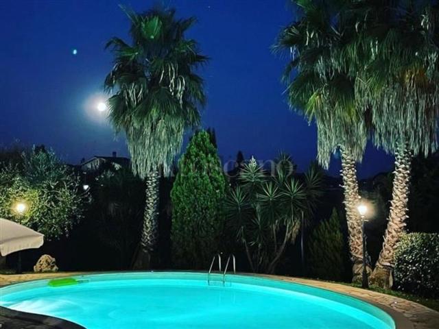 Case e ville in vendita di 650 m² in Via Olivella