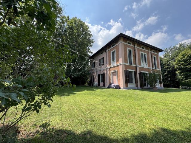 Case e ville in vendita di 650 m² in Via Montebello