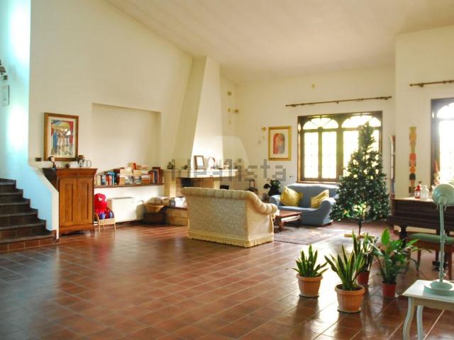 Case e ville in vendita di 650 m² in Via Petrose, 22