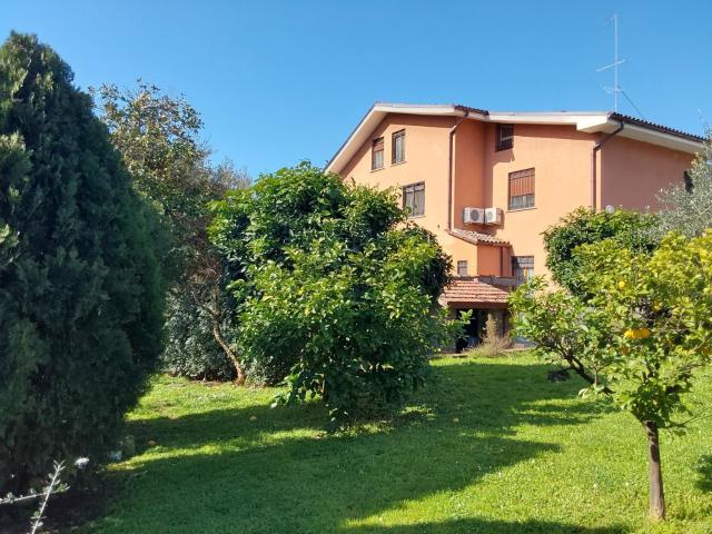 Case e ville in vendita di 650 m² in Via Pescomaggiore, 13