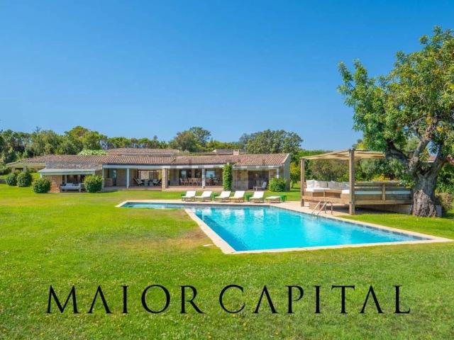 Case e ville in vendita di 650 m² in Via Tavolara
