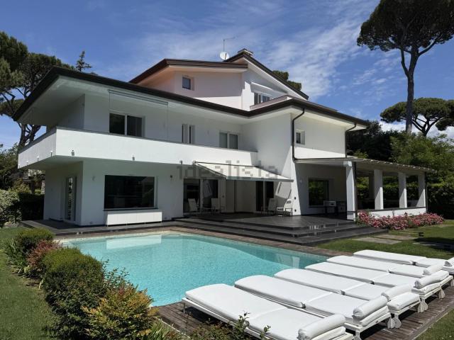 Case e ville in vendita di 650 m² in Via Tre Ponti