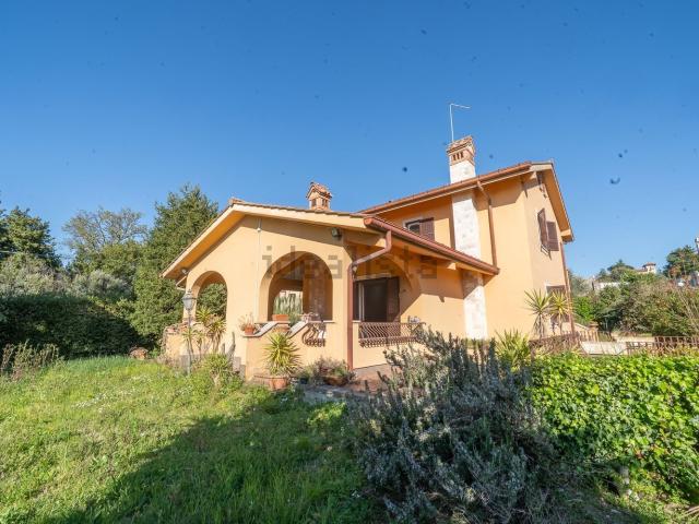 Case e ville in vendita di 650 m² in Viale John Fitzgerald Kennedy, 27