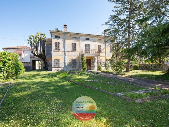 Case e ville in vendita di 650 m² in Piazza Italia, 10