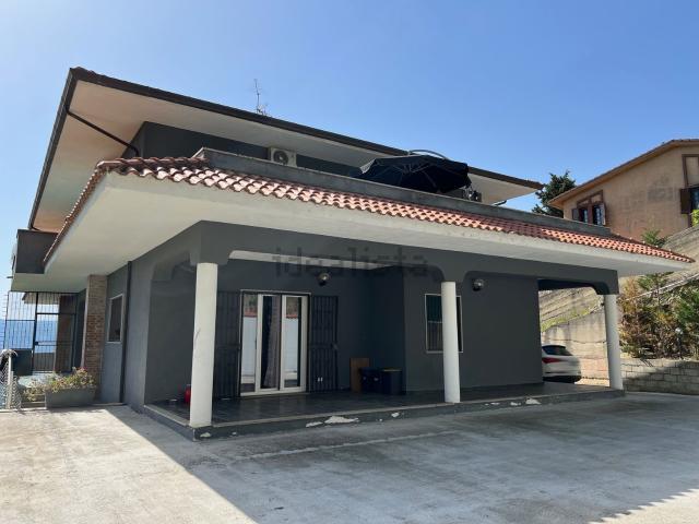 Case e ville in vendita di 653 m² in Contrada Coscarella