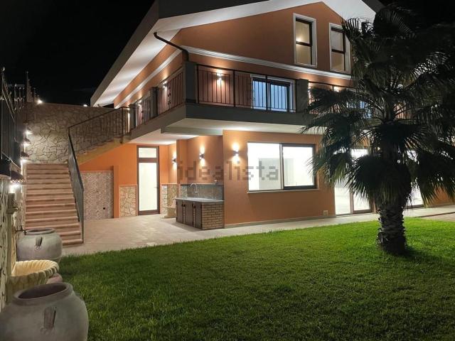 Case e ville in vendita di 654 m² in Contrada Scauzzina
