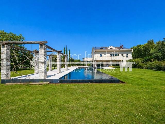 Case e ville in vendita di 655 m² in Via dell&apos Acqua