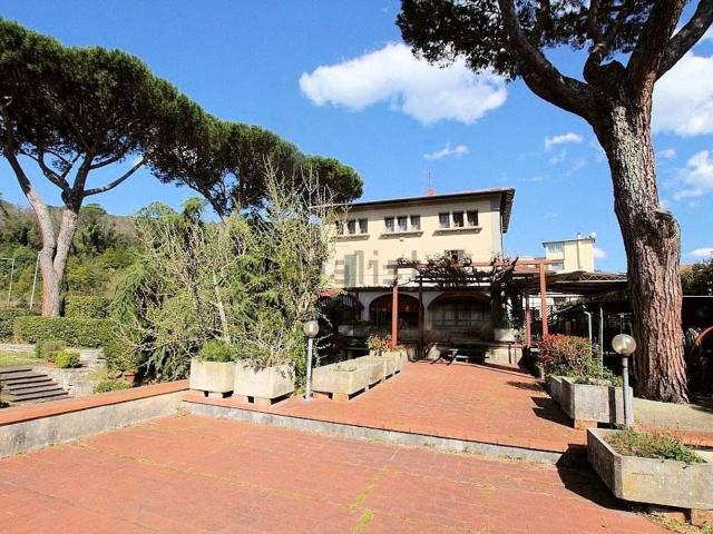 Case e ville in vendita di 659 m²
