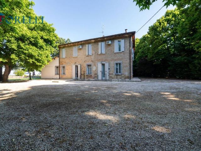 Case e ville in vendita di 659 m² in Via Cella, 307