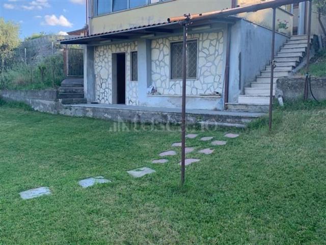 Case e ville in vendita di 65 m² in Via Lago di Garda
