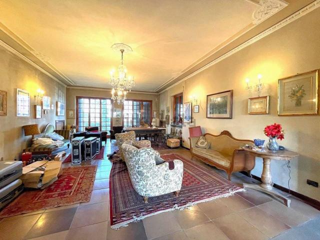 Case e ville in vendita di 660 m² in Via 24 Maggio