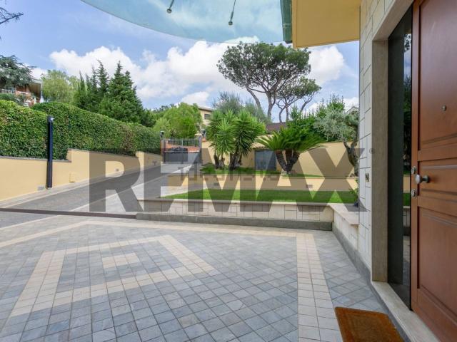 Case e ville in vendita di 660 m² in Via della Nocetta, 171