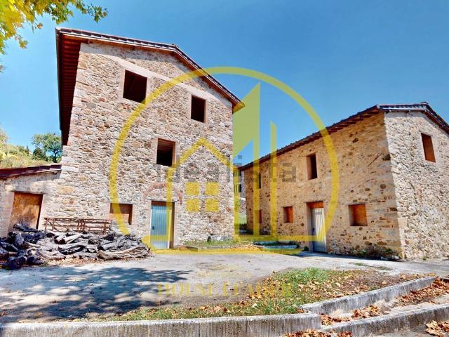 Case e ville in vendita di 660 m² in Via delle Sezioni, 5216