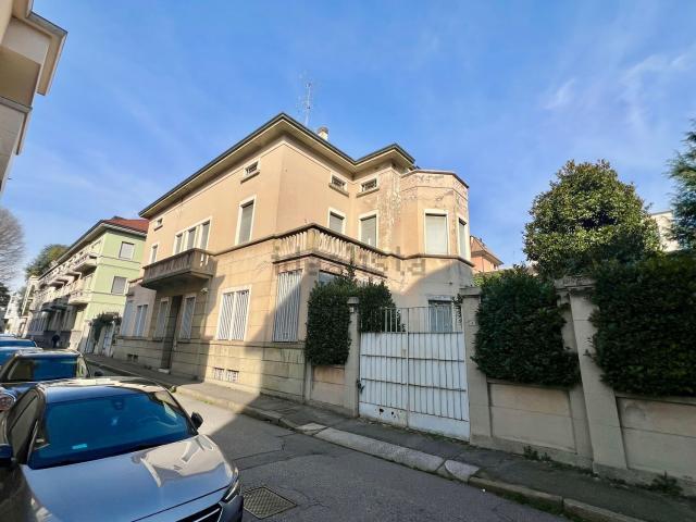 Case e ville in vendita di 660 m² in Via I Maggio