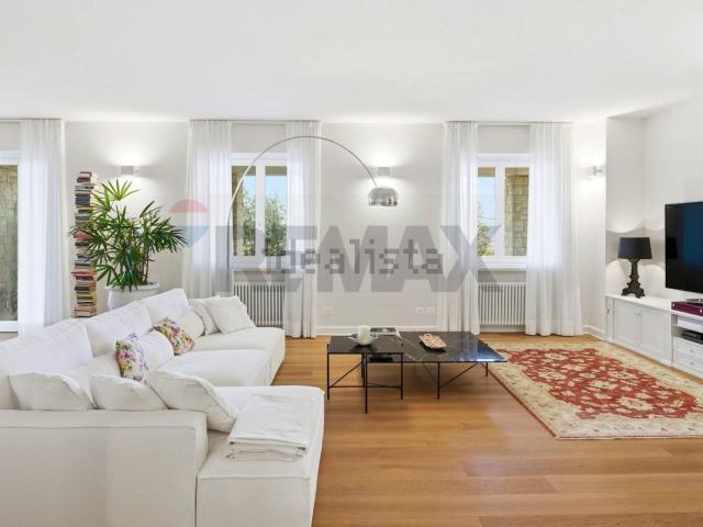 Case e ville in vendita di 660 m² in Via Predelli, 26