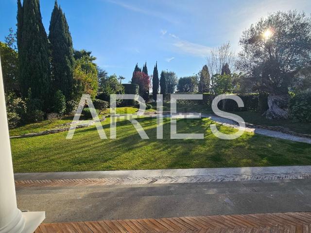Case e ville in vendita di 660 m² in Via Zenone di Elea
