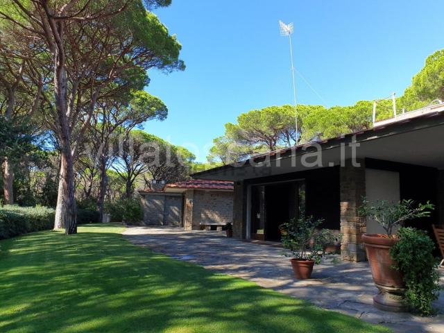 Case e ville in vendita di 660 m² in Località Roccamare
