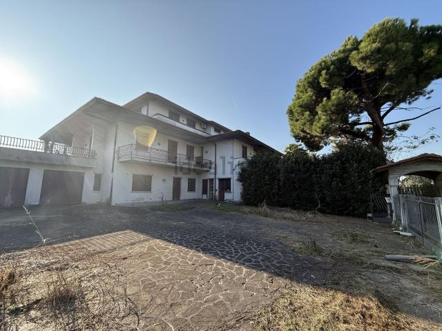 Case e ville in vendita di 661 m²