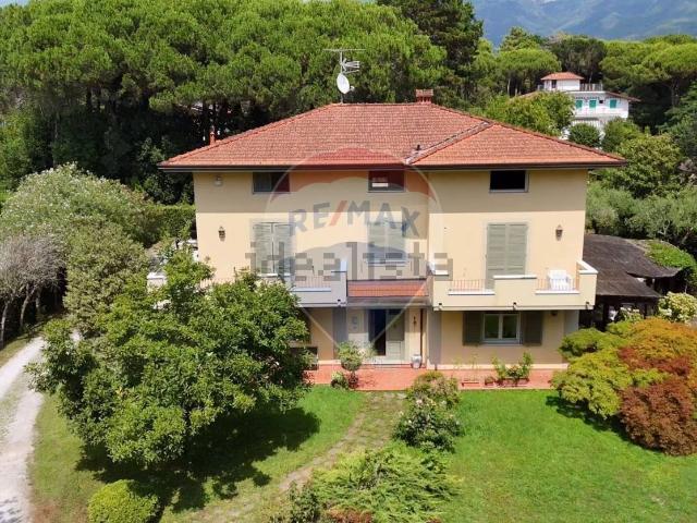 Case e ville in vendita di 665 m²