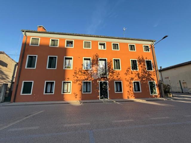 Case e ville in vendita di 665 m² in Via Riva del Grappa, 75