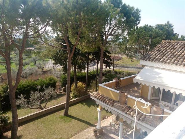 Case e ville in vendita di 667 m²