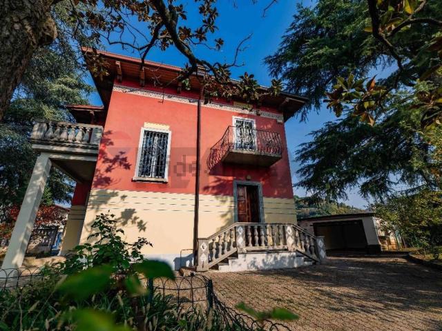 Case e ville in vendita di 668 m² in Via Guglielmo Marconi, 3