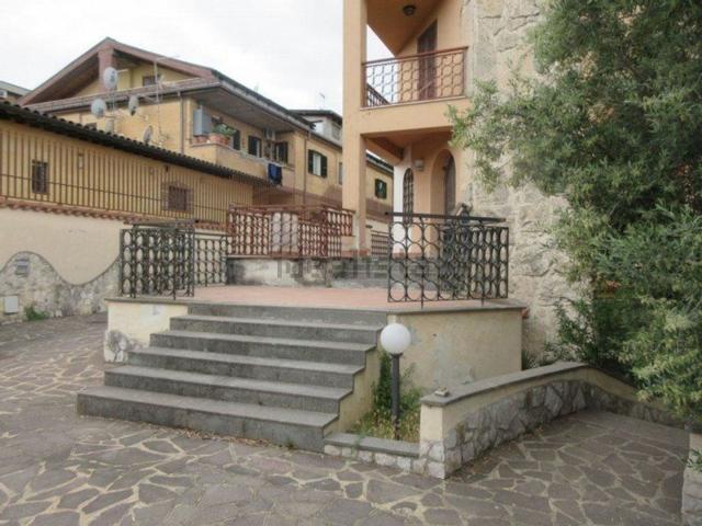 Case e ville in vendita di 670 m² in Via Coreglia Antelminelli, 156