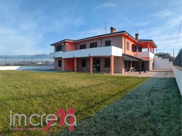 Case e ville in vendita di 670 m² in Via Cassano