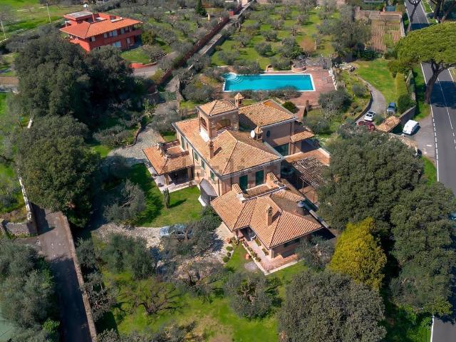 Case e ville in vendita di 670 m² in Via dei Laghi