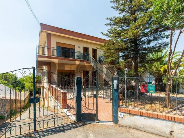 Case e ville in vendita di 671 m² in Via Tondo, 21