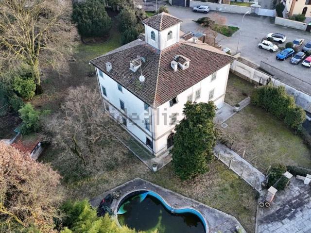 Case e ville in vendita di 672 m² in Via Vincenzo Monti, 4
