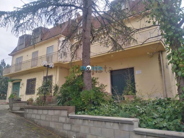 Case e ville in vendita di 675 m² in Via Maresciallo Diaz