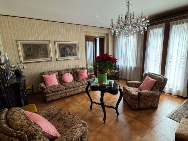 Case e ville in vendita di 675 m² in Corso Mazzini Giuseppe